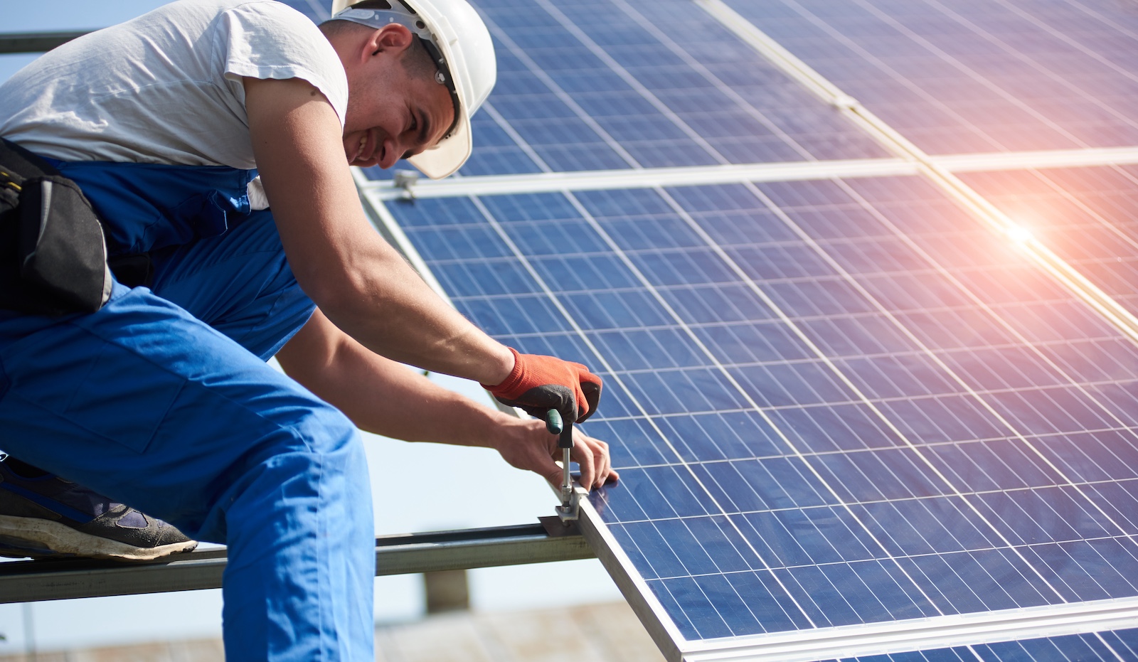 Breaking Down the Solar Lead Generation Process: From Interest to Sale hero image